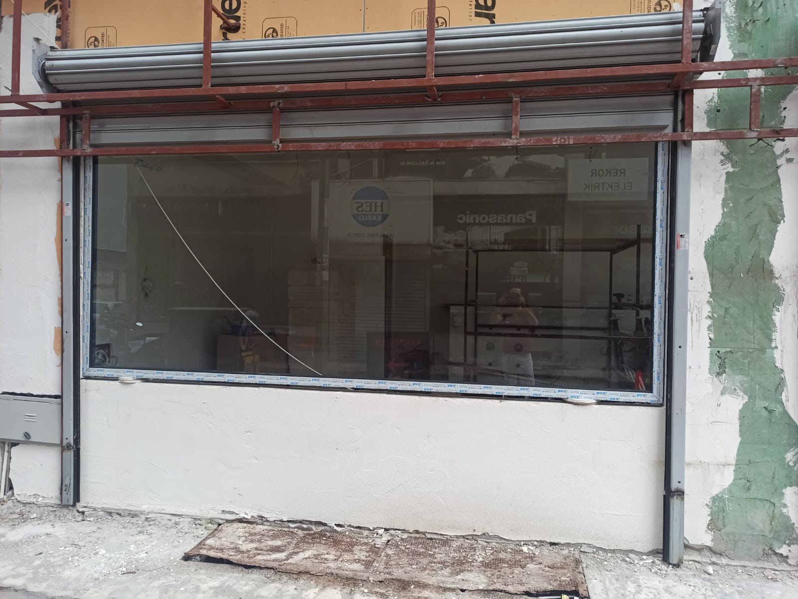 Mağaza Dış Cephe Al&uuml;minyum Doğrama Montajı - G&ouml;rsel 3